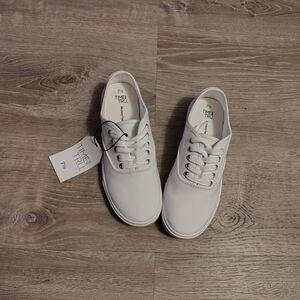 Time and Tru White Canvas Sneakers